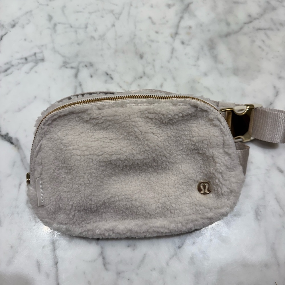 Lululemon Fuzzy Cream Pouch Belt Bag